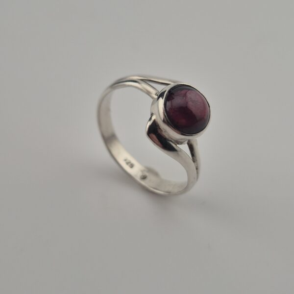Ring van 925 Sterling Zilver met Rhodoliet Granaat Cabochon