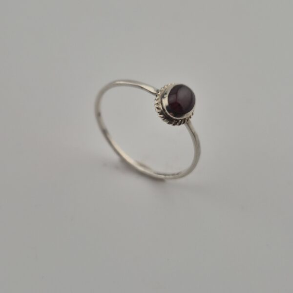 Vintage Ring van 925 Sterling Zilver met Robijn Cabochon