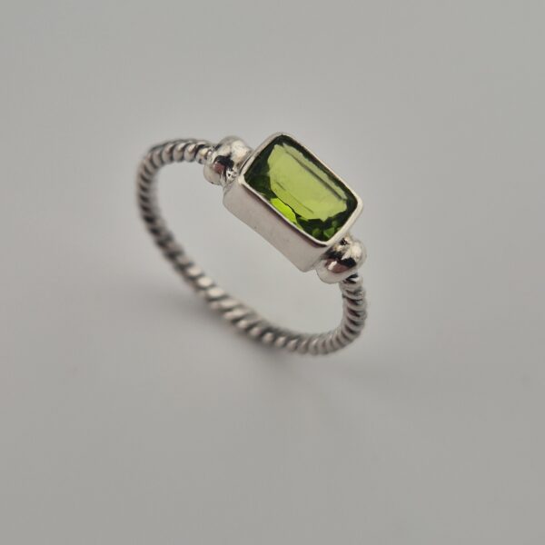 Vintage 925 Sterling Zilveren Ring met Peridot met Gevlochten Band