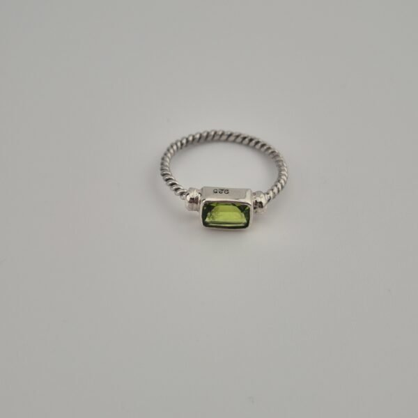 Vintage 925 Sterling Zilveren Ring met Peridot met Gevlochten Band