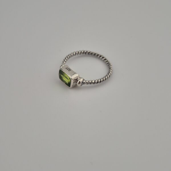 Vintage 925 Sterling Zilveren Ring met Peridot met Gevlochten Band