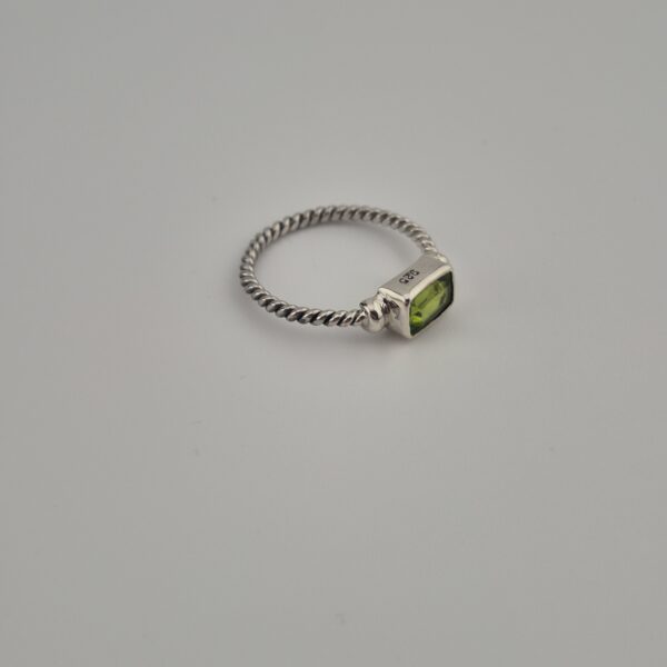 Vintage 925 Sterling Zilveren Ring met Peridot met Gevlochten Band