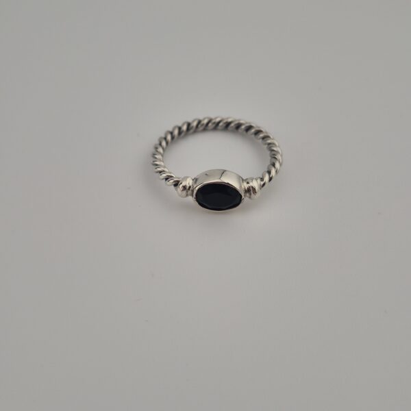 Vintage 925 Sterling Zilveren Ring met Onyx met Gevlochten Band
