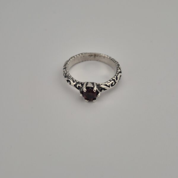 Vintage 925 Sterling Zilveren Ring met Rode Granaat Rond Gefacetteerd