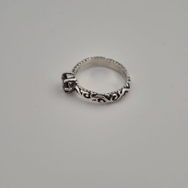 Vintage 925 Sterling Zilveren Ring met Rode Granaat Rond Gefacetteerd